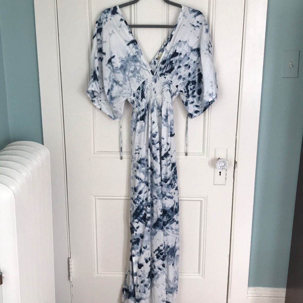 Maxi dress, deep V neck